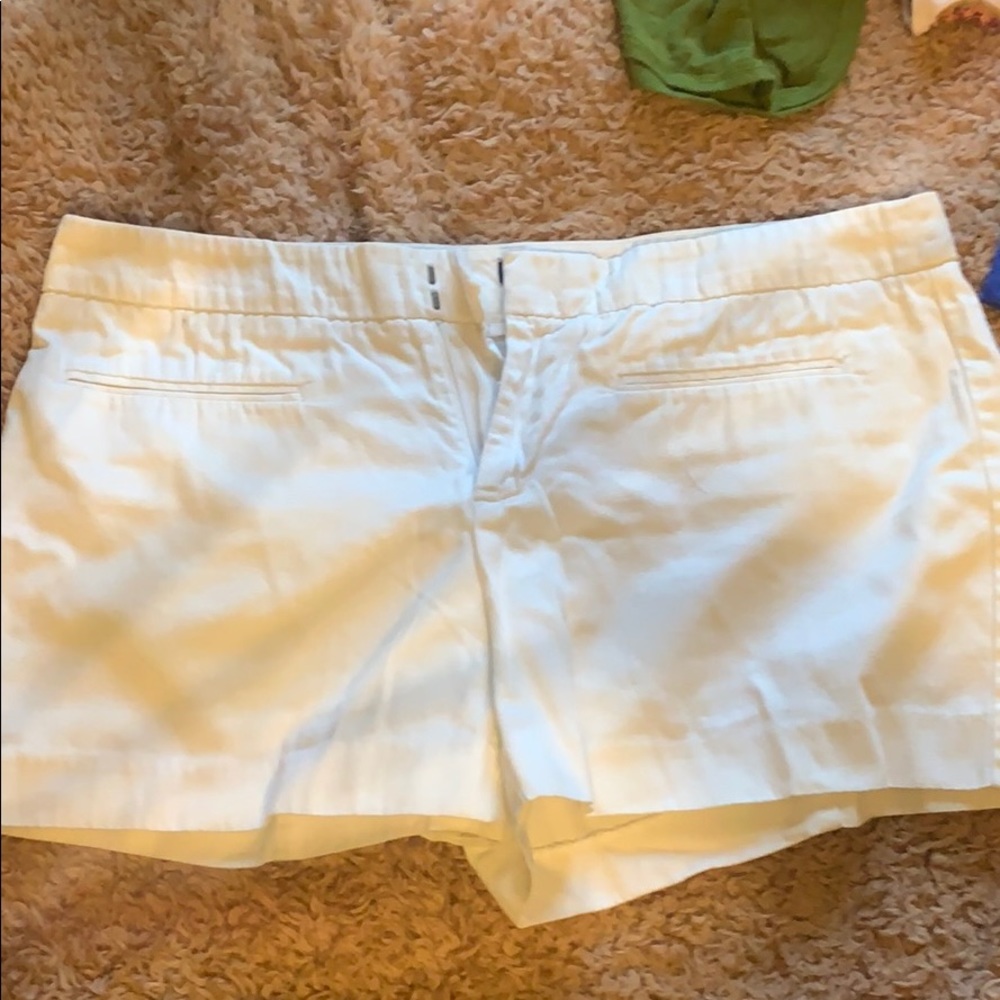 White khaki gap shorts